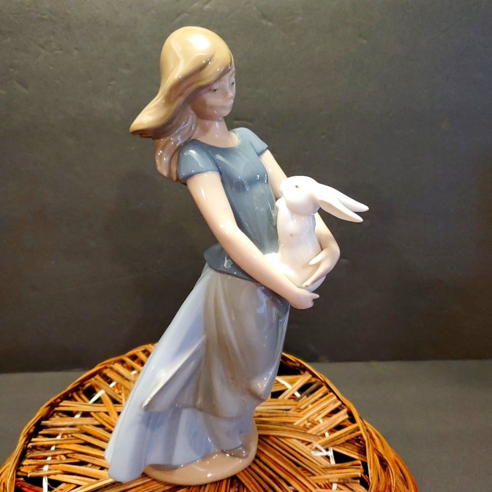 Vintage Lladro Girl with rabbit - Picture 1 of 7